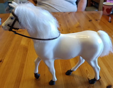 Barbie Pferd weiß schimmel groß mit Zaumzeug