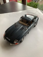 Bburago 1/18 Jaguar E-Type Coupé 1961 (darkgreen)