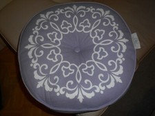 Großes Rundes Kissen flieder lila mit weißem Muster NEU Kissen Sofa oder Bett