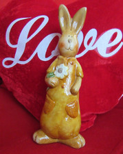 stehender Osterhase aus Ton