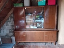 Stubenbufet der 50iger, 60iger Jahre mit integrierter Glasvitrine, nußbaumfarben