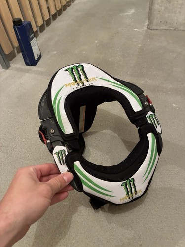 Neck brace leatt - neck,