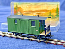 EGGER-BAHN Packwagen grün, frühe Ausführung, kleiner Defekt, in OVP