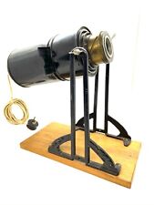 sehr früher Diaprojektor mit Messingobjektiv