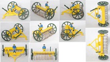 Siku Plastik V64 Heurechen (Hungerharke) für FAHR-Dieselschlepper, gelb