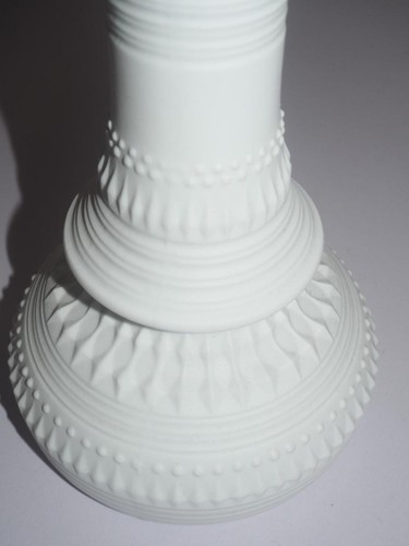 Vase bisquit royal kpm - -,