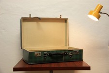 Grüner Reisekoffer alter