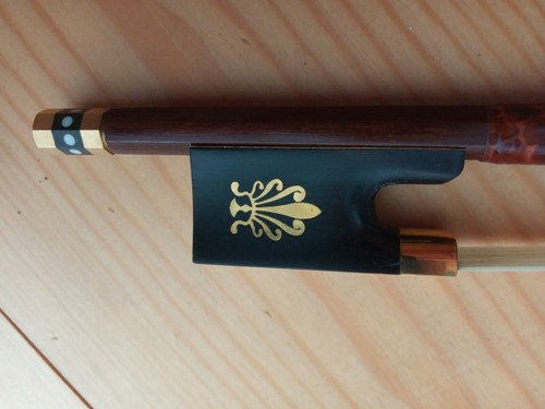 Gekrönter brazilwood - gekrönter,