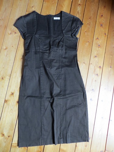 Dunkelbraunes kurzarm kleid - dunkelbraunes, kurzarm-kleid
