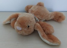 KUSCHELWUSCHEL PLÜSCH HASE BUNNY HALSTUCH LIEGEND CA. 30 CM -- UNBESPIELT --