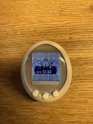 Tamagotchi plus color white - tamagotchi,