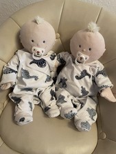 2 Krümel Puppen Zwillinge von Jako-o mit Schnuller Pampers Kleidung gr.50 Neuw.