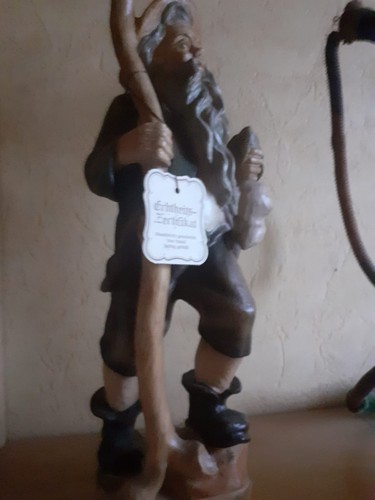 Handgeschnitzte figuren holz