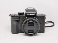 Panasonic Lumix DC-G110V -  nur ~1100 Auslösungen - Griff & Rode Mikrofon