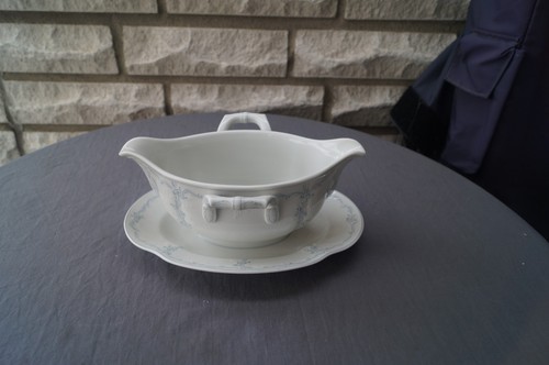 Neuwertige sehr gepflegte - ,sehr,