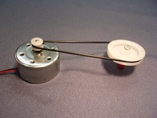 DC Motor 1,5-7 V mit Riemenscheibe und Riemen, Beschreibung siehe unten!
