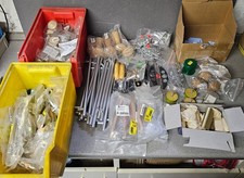 Griff Knopf Konvolut ca. 1130 Stück Griffe Möbelgriffe Möbelgriff Beschlag 