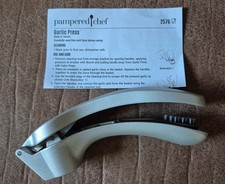 The Pampered Chef Garlic Press, Knoblauchpresse  NEU