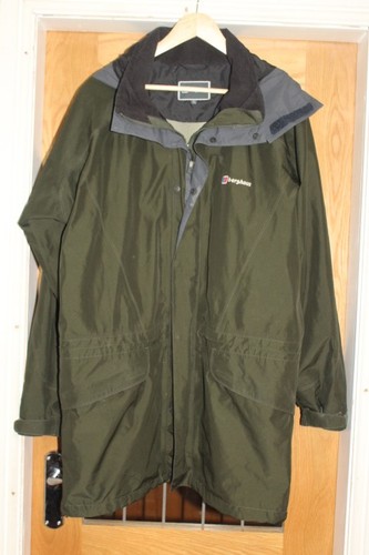 Berghaus green goretex - green,