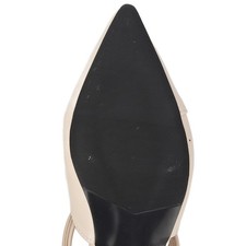 Frauen Zeigten Geschlossene