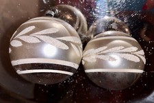 2 alte Christbaumkugeln