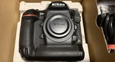Nikon D4s Body mit nur 3261 Auslöser  Zustand Neuwertig.