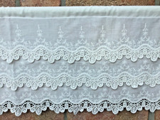 Wunderschöne Scheibengardine mit Stickerei Spitze 3 D Muster Landhaus Shabby