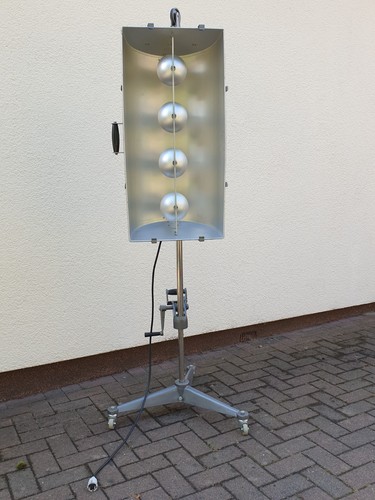 Filmscheinwerfer mit rollbaren