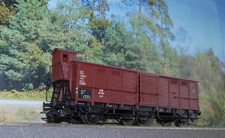 TRIX International H0:  3achs.  DB geschl. Güterwagen, Brshs, NEM, KK, Ep.III