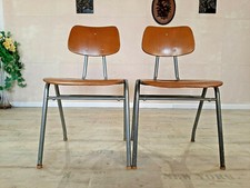 2 Stapelstühle Holz Metall