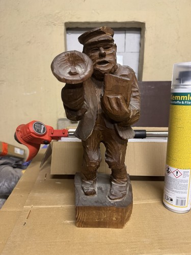 Handgeschnitzte holzfigur mann - handgeschnitzte,