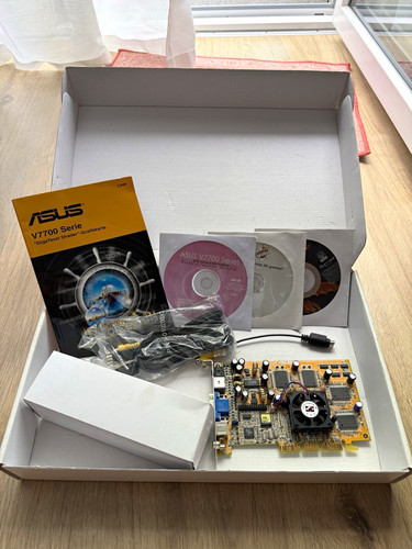 Asus agp v7700 deluxe geforce2 - asus,
