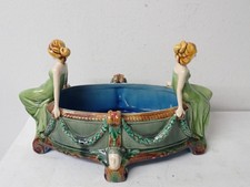 Antike Jugendstiljardiniere mit 2 Frauenfiguren aus Keramik um 1900