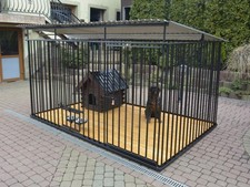 Verstärkter Hundezwinger mit