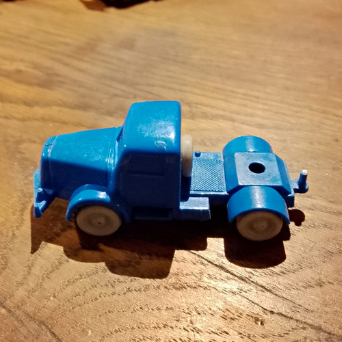 Modell zugmaschine blau aus - modell-zugmaschine,