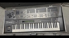 Roland JD-800 Synthesizer + Flightcase – voll funktionsfähig