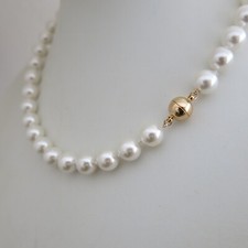 Collier aus MuschelkernPerlen 10mm/ 46cm Weiß, Magnetverschluss vergoldet Unisex