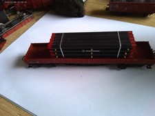 Spur HO..MÄRKLIN..Niederbordwagen lang mit Beladung ( Rohre von Mannesmann...GUT