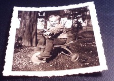 Altes Foto kleines Kind mit