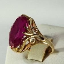 Ansprechender russischer