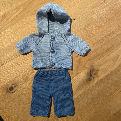 Handgestrickte kleidung - handgestrickte, f