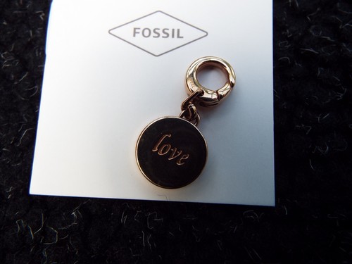 Neu fossil love in - &,