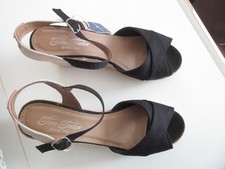 Damen-Keilsandalette von Tom