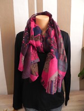 * hübsches, großes Tuch