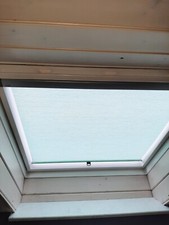 Velux Sonnenschutzrollo - Bedienung manuell mit Haltekrallen