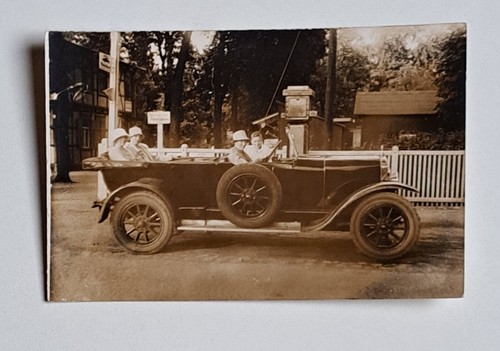 Oldtimer mit tankstelle - mit,