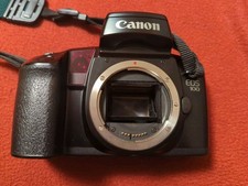 Analoge Spiegelreflexkamera Canon EOS 100 35-mm mit Augenmuschel 