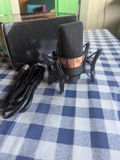 Ex-103. Passives Bändchenmikrofon von acht Tastenmikrofonen. (1von2).