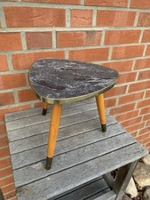 alter Nierentisch Blumenhocker