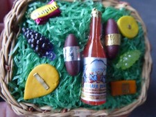 Weidenkiste mit Früchten, geflochten,  für Puppenstube